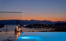 Casa Farmak - 4 Bedroom Lux Apartment With Infinity Pool & Lake View