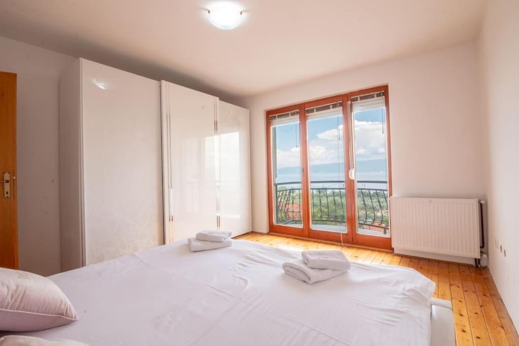 Casa Farmak - 4 Bedroom Lux Apartment With Infinity Pool & Lake View Ohrid Exterior foto
