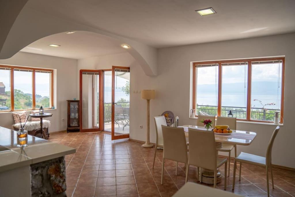 Casa Farmak - 4 Bedroom Lux Apartment With Infinity Pool & Lake View Ohrid Exterior foto